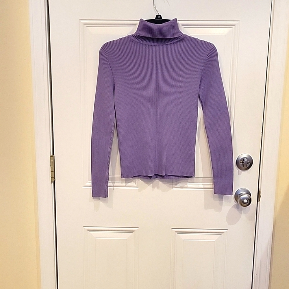 LADIES Lavender colored turtleneck